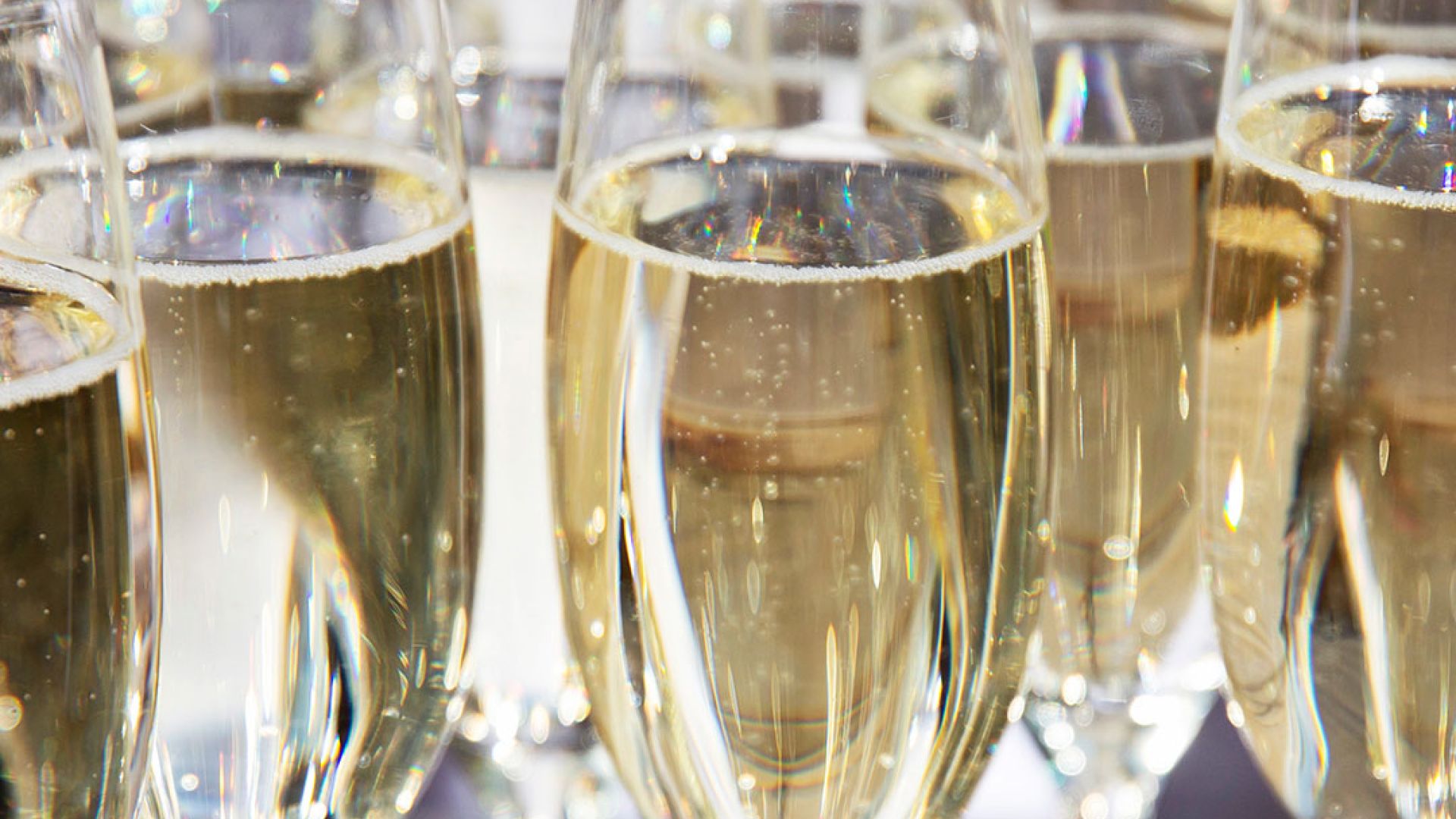 Last minute nieuwjaarsreceptie? Herbruikbare bekers voor bubbels, biertjes en mocktails